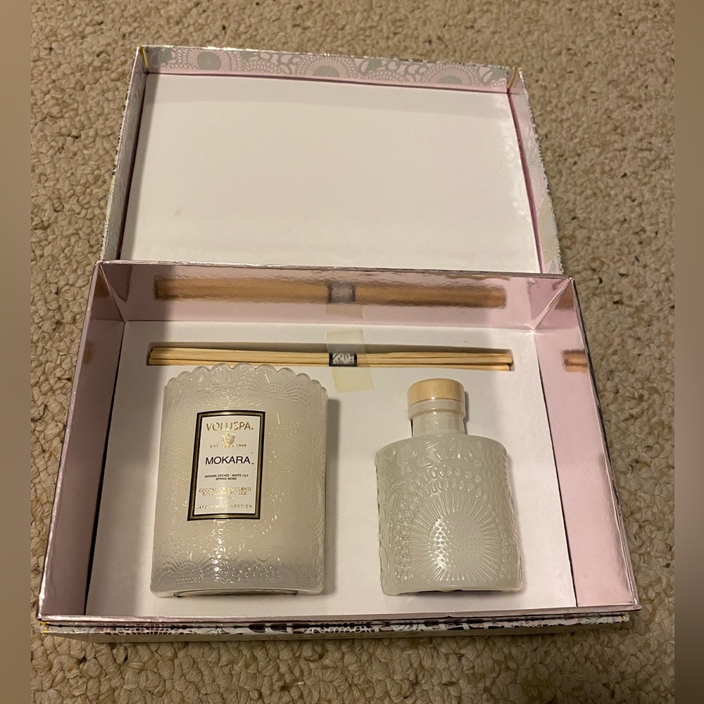 Brand new Voluspa Scalloped Edge Candle & Diffuser Gift Set (NWT in box)